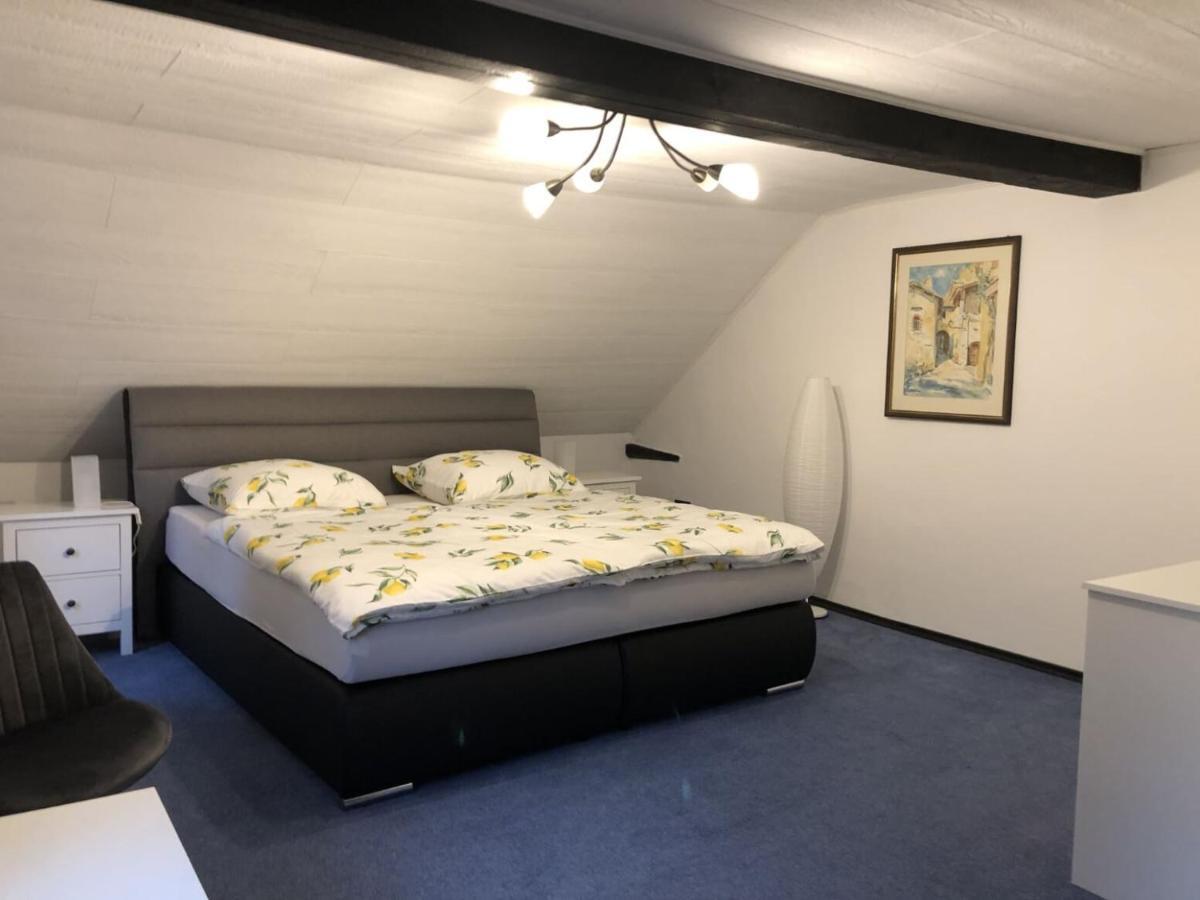 Ferienwohnung Auf Denkmalgeschuetztem Sturmhof Grefrath Luaran gambar
